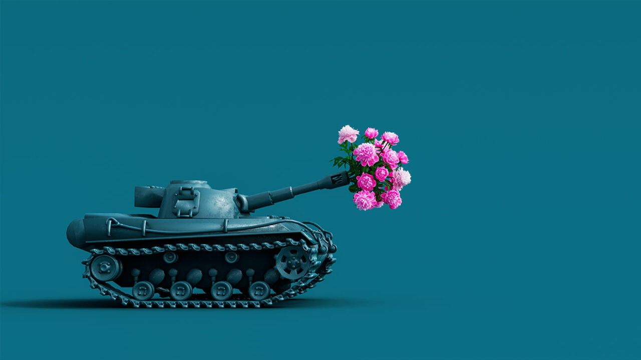 Panzer schießt Blumen.