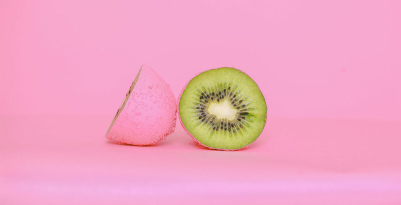 Kiwi mit rosafarbener Schale