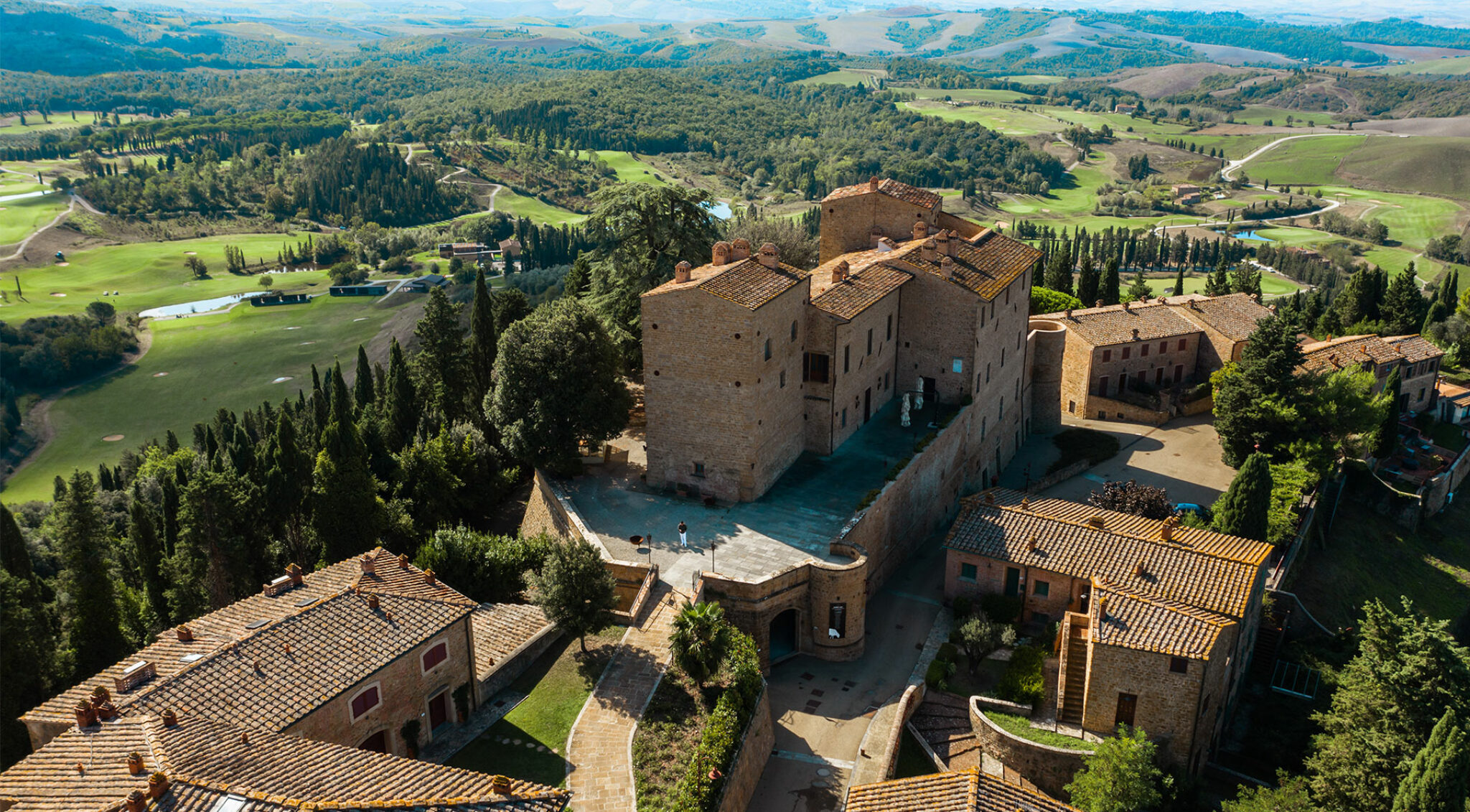 Ansicht des Castelfalfi von oben.