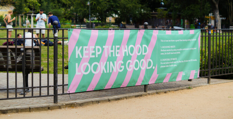 Plakat mit der Aufschrift "Keep the hood. Looking good."