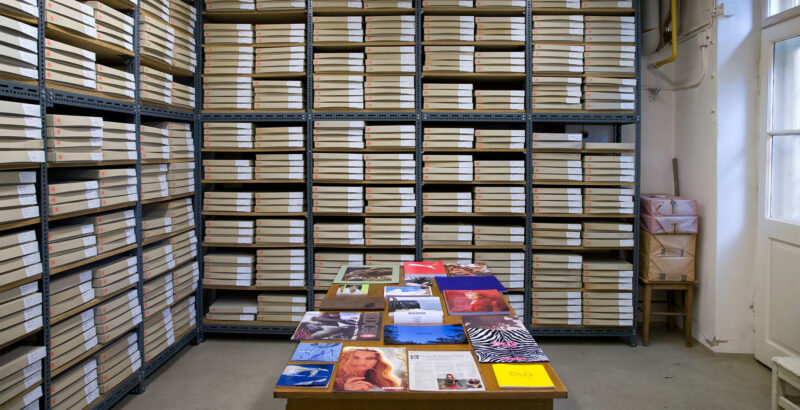 Archivraum mit der Dokumentation Kostümbibliothek