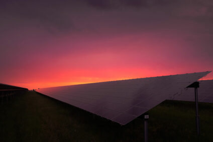 Solar Park im Sonnenuntergang