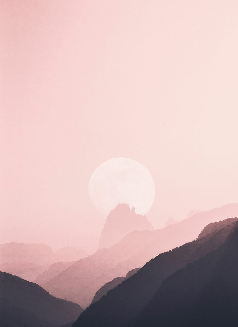 Rosa Himmel und Berge