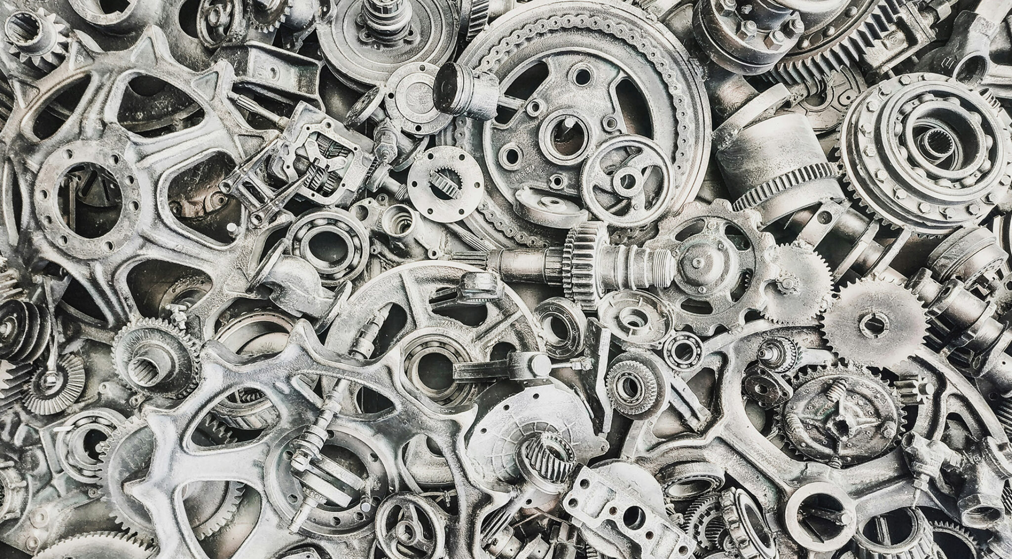 Natürliche oder vom Menschen geschaffene Materialien und Energiequellen, die für die Produktion von Gütern und Dienstleistungen genutzt werden, sind die Grundlagen zur Erstellung von Ressourcen. Dazu gehören Rohstoffe wie Metalle, Mineralien, fossile Brennstoffe, Wasser und auch erneuerbare Energien.