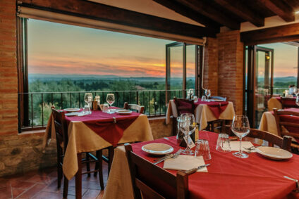 Restaurant mit Blick auf die Toskana