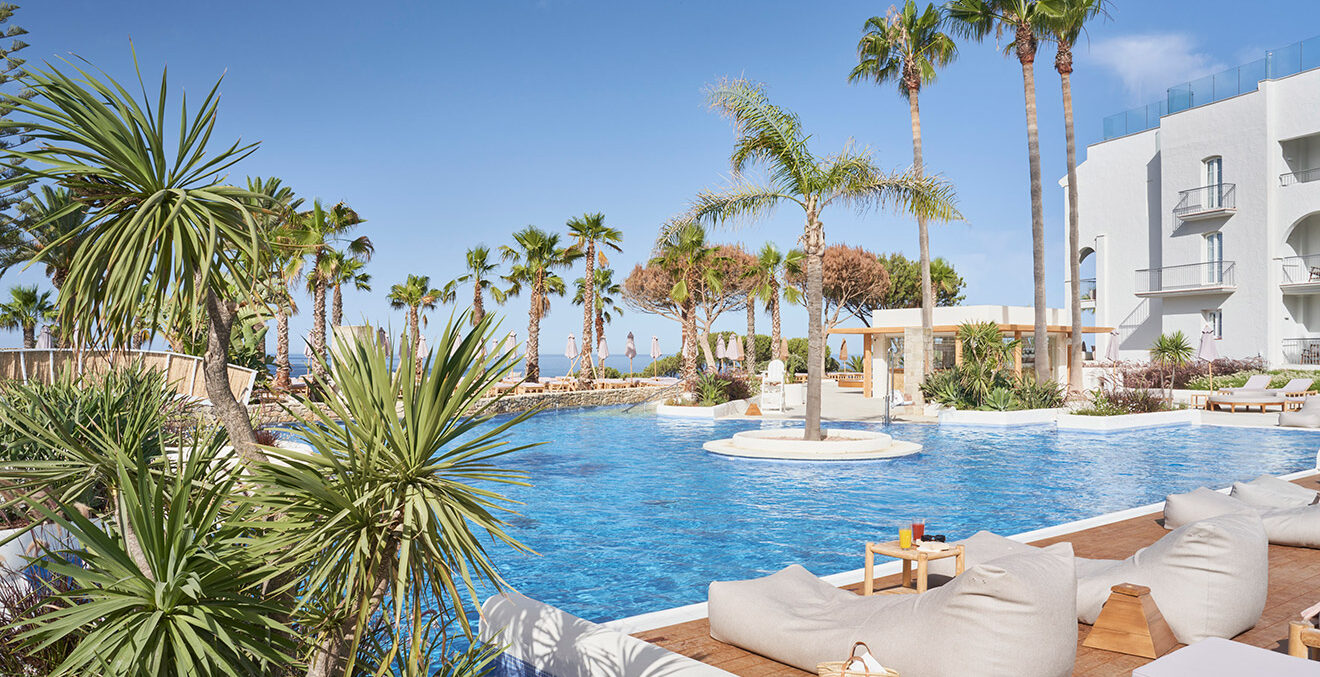 Swimmingpool im DAIA Slow Beach Hotel Conil