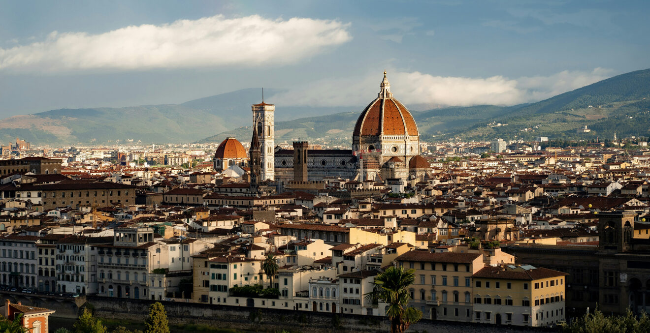 Blick aus der Ferne auf den Dom von Florenz