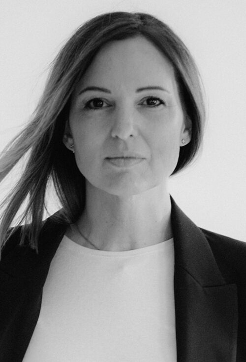 Schwarz-weiss Porträt von Carina Hellmich