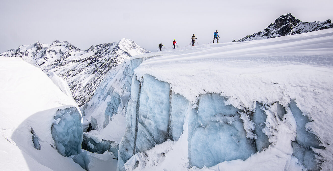 Schneebedeckter Saas-Fee-Gletscher.