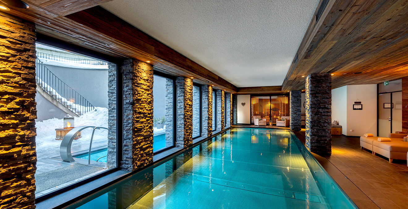 Spabereich mit Pool der Fünf-Sterne-Lodge The Capra.