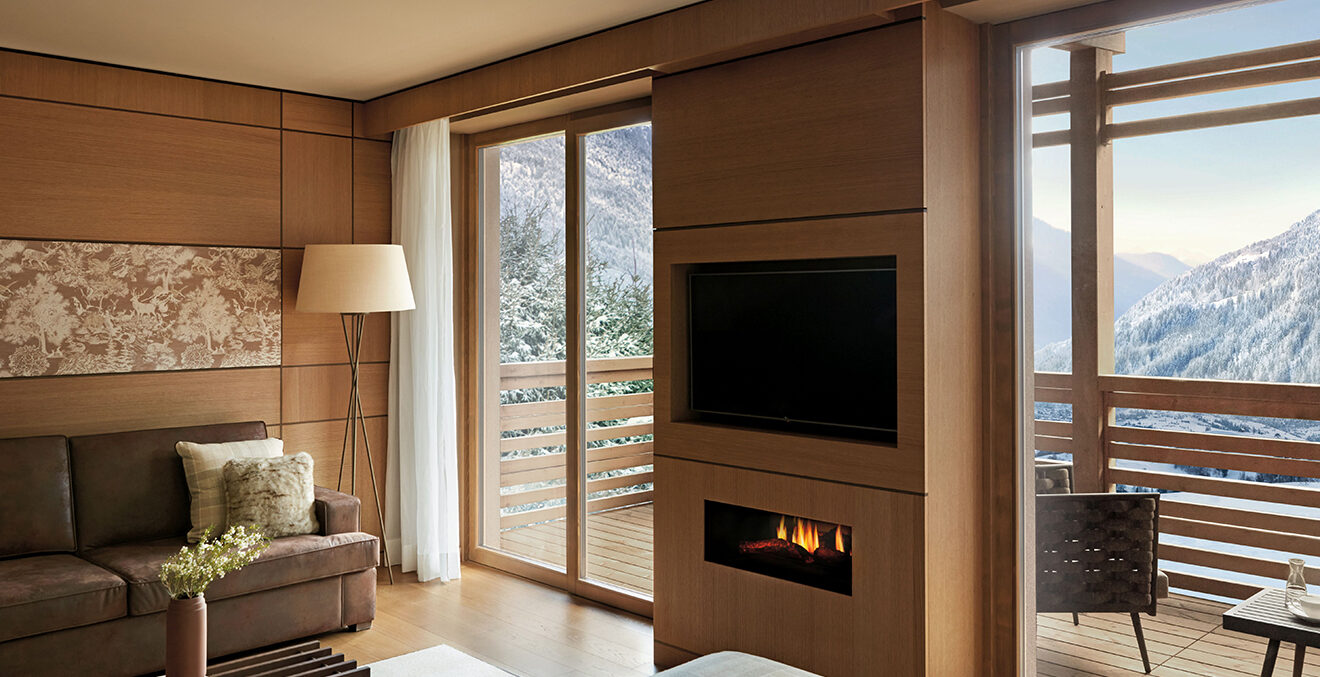 Suite des Lefay Resort mit Blick in die Berge.