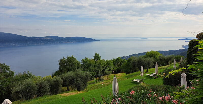 Blick vom Lefay Resort auf den Gardasee.