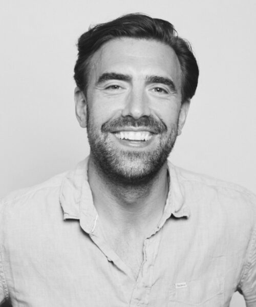 Schwarz-weiss Porträt von Dennis Kirpensteijn.