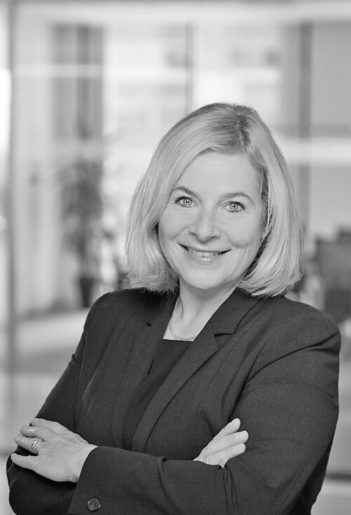 Schwarz-Weiß-Porträt von Franziska Wosylus-Siegert.