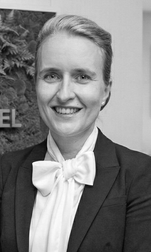 Schwarz-Weiß-Porträt von Laura Wendker.