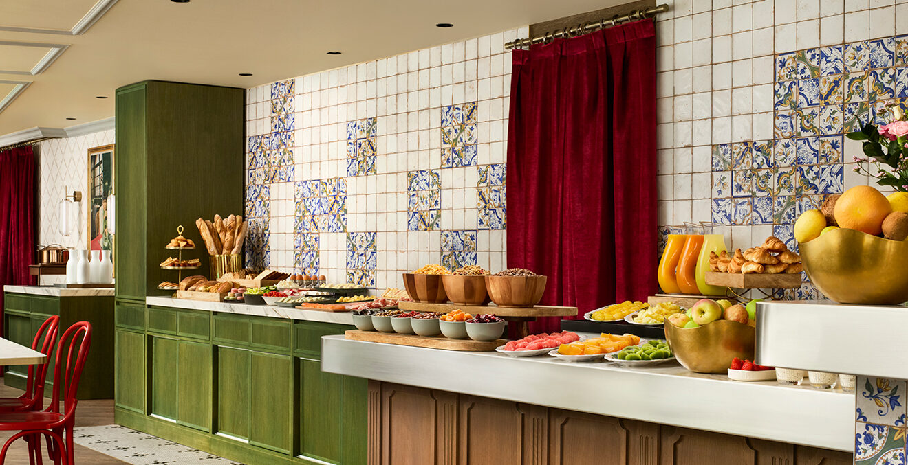 Das Frühstücksbuffet im Hotel NH Collection Paris Ponthieu Champs-Élysées.