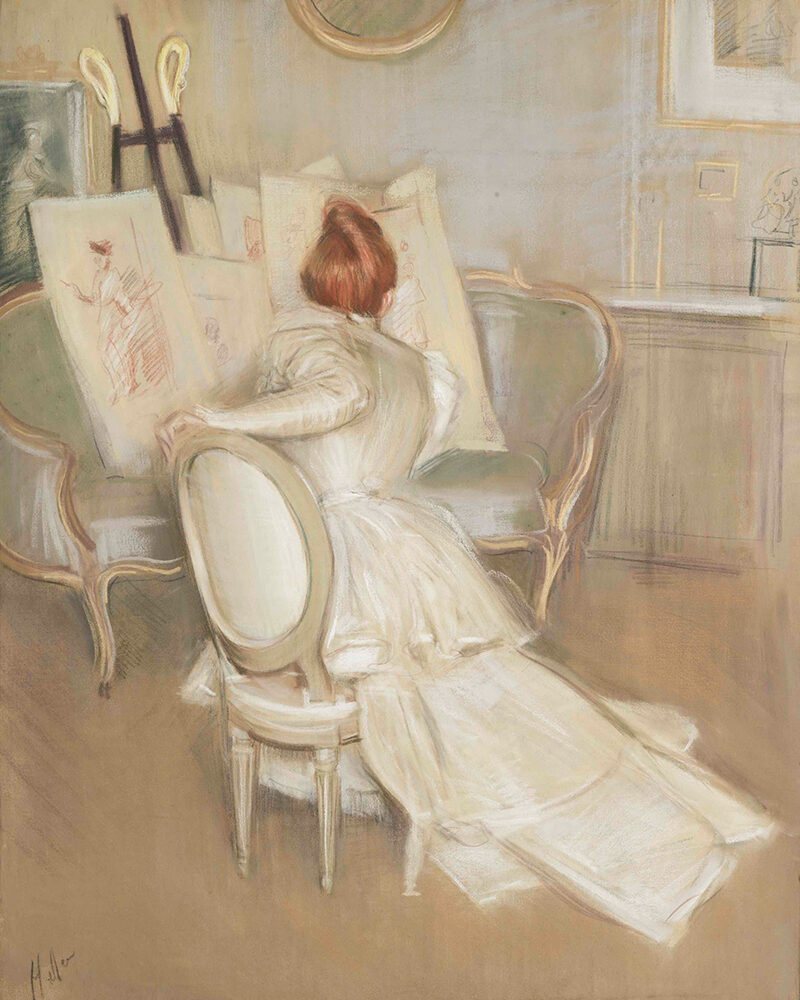 Eine Frau im weißen Kleid betrachtet Zeichnungen auf einem Sofa in Paul César Helleus Werk „Die Kennerin“
