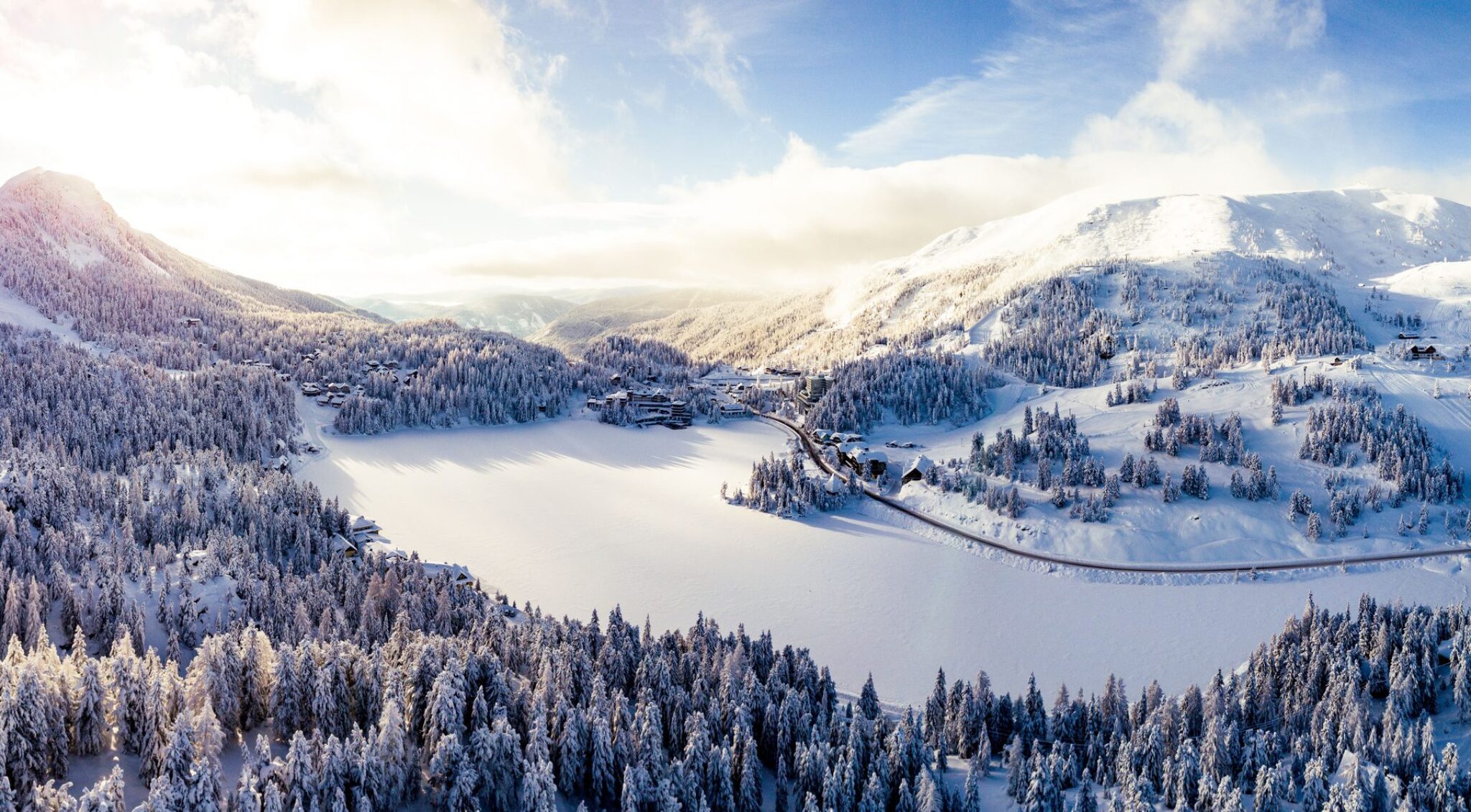 Verschneite Winterlandschaft rund um das Hotel Hochschober auf der Turracher Höhe